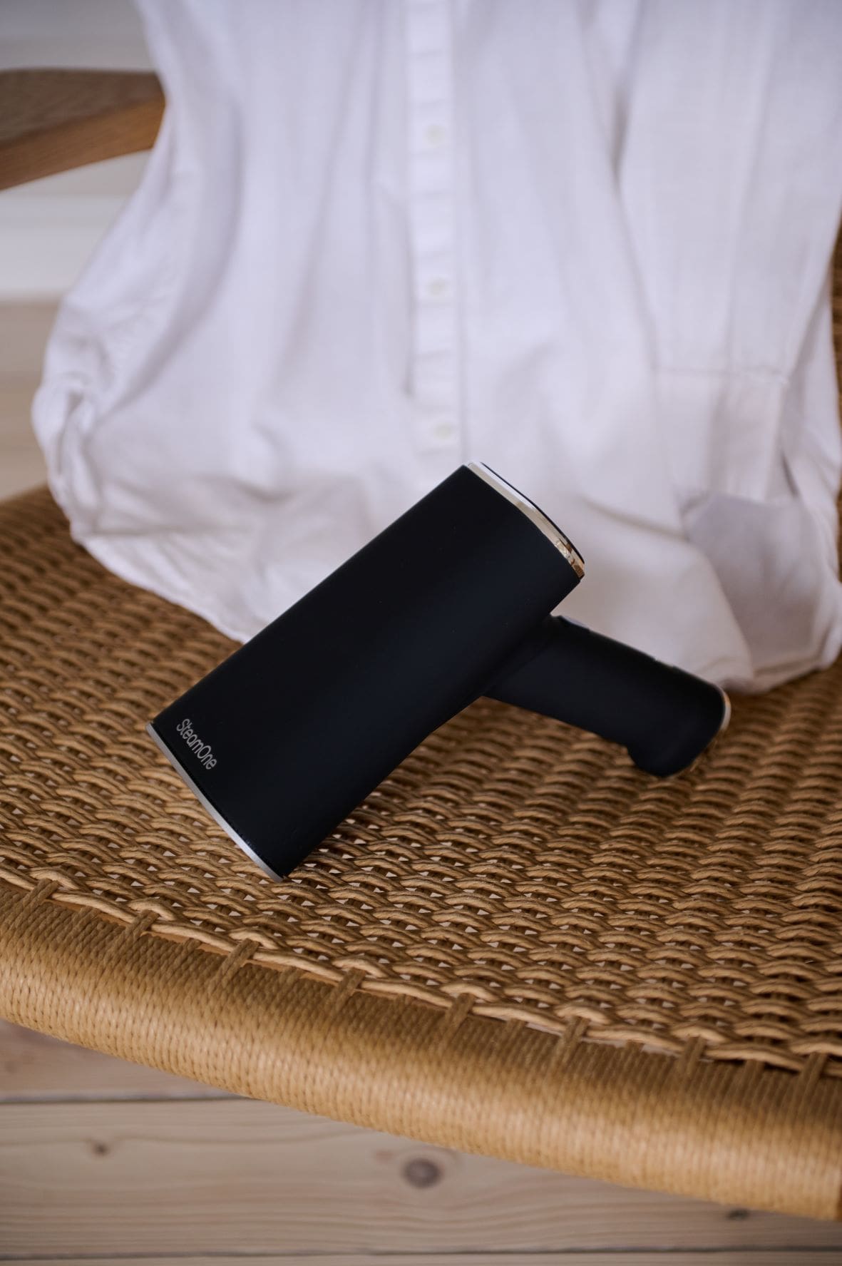 FOLDABLE ハンディー衣類スチーマー JPFD130B BLACK SteamOne / スチームワン